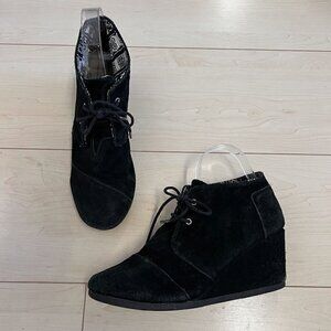 Toms Black Genuine Suede Leather Desert Booties Wedge Heel Lace Up Sz 10